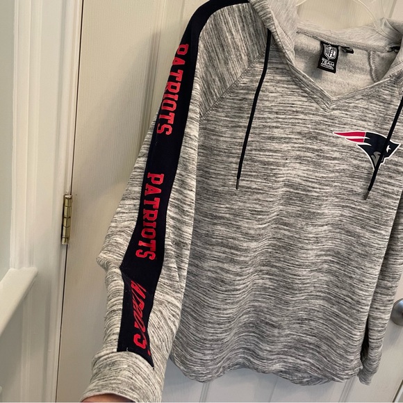 New England Patriots Hoodie Womens Grey Sweatshirt Long Sleeve Logo Size Medium - Picture 3 of 7